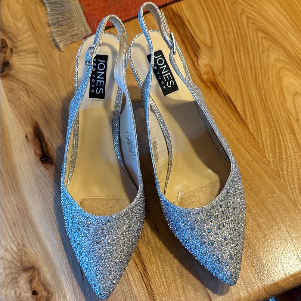 New in Box Jones New York Sparkling Silver Heels, Size 11